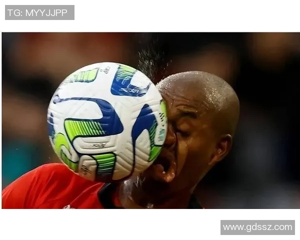 搞笑模仿足球明星奔跑的奇妙瞬间让你捧腹大笑不止