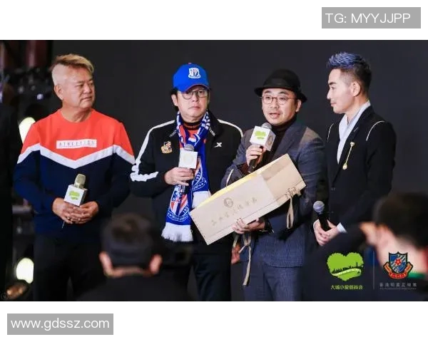 香港足球明星队重聚欢唱展现团结精神与热爱足球的激情